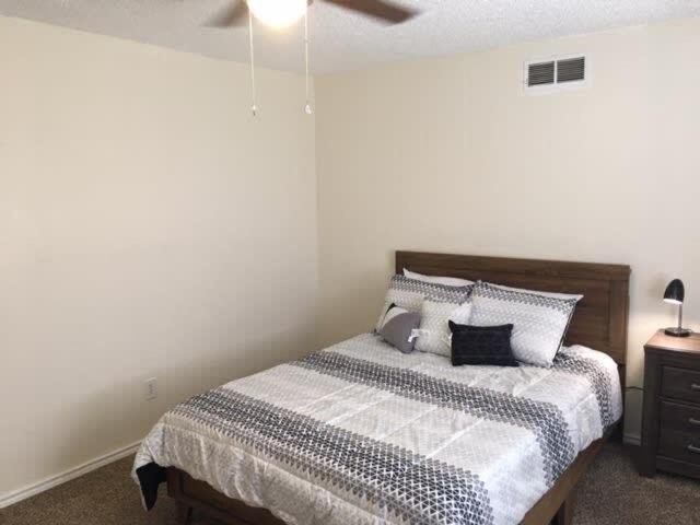 Quiet Townhouse Close To Fort Sill! ลอว์ตัน ภายนอก รูปภาพ