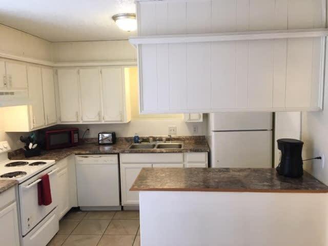 Quiet Townhouse Close To Fort Sill! ลอว์ตัน ภายนอก รูปภาพ